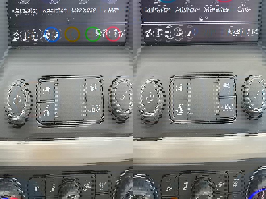 Used 2023 GMC Acadia SLE w/ Driver Convenience Package image 30