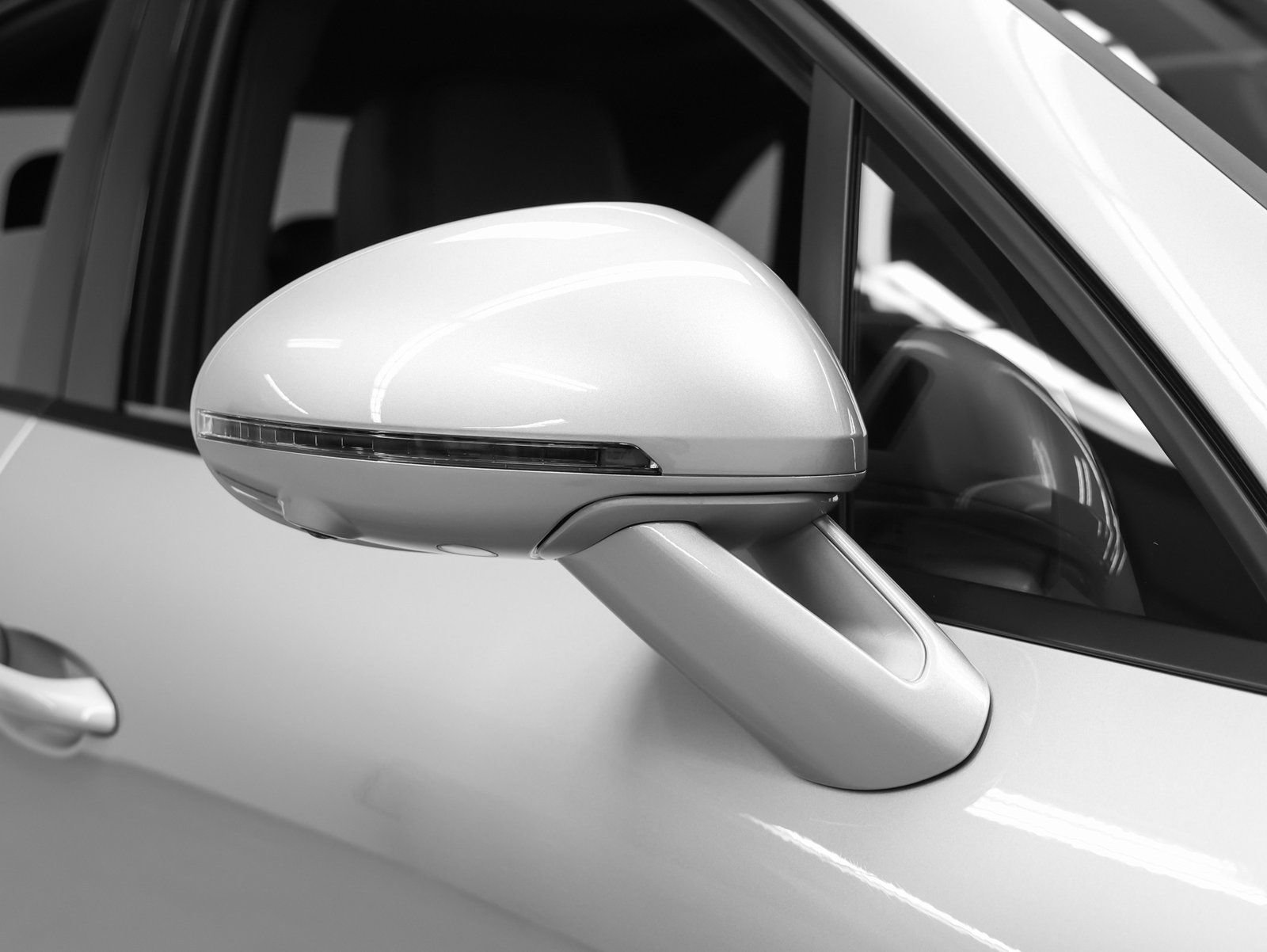 Certified 2026 Porsche Macan image 14