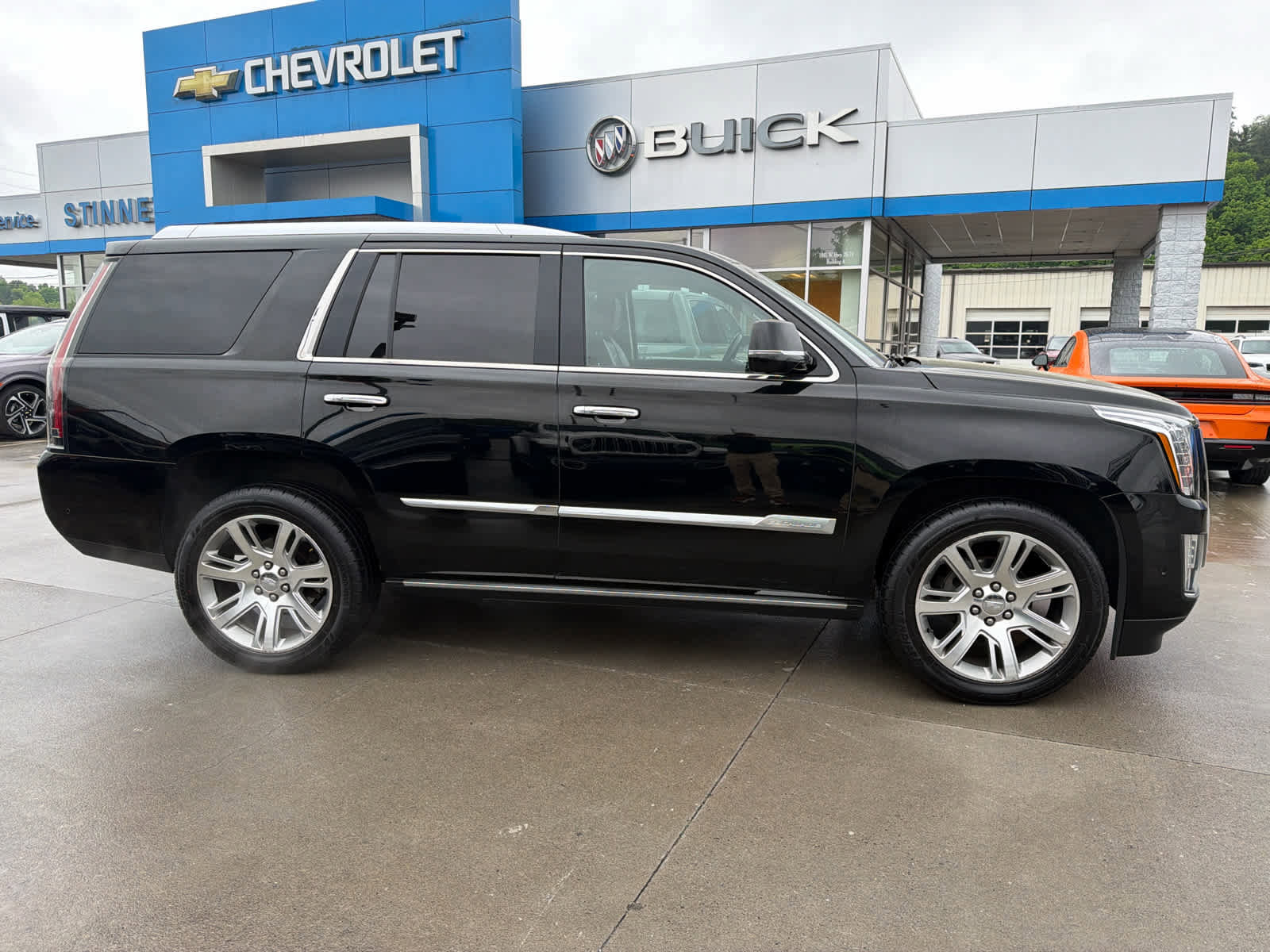 Used 2017 Cadillac Escalade Premium Luxury RWD image 2