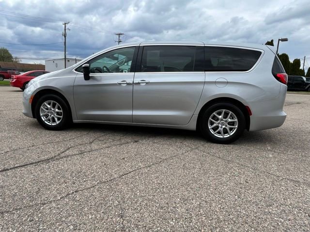 Used 2024 Chrysler Voyager LX FWD image 2