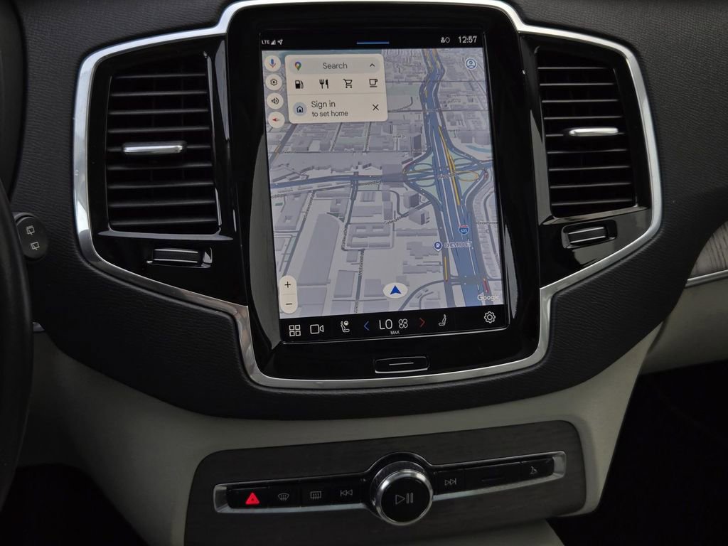 Used 2023 Volvo XC90 B6 Plus image 23