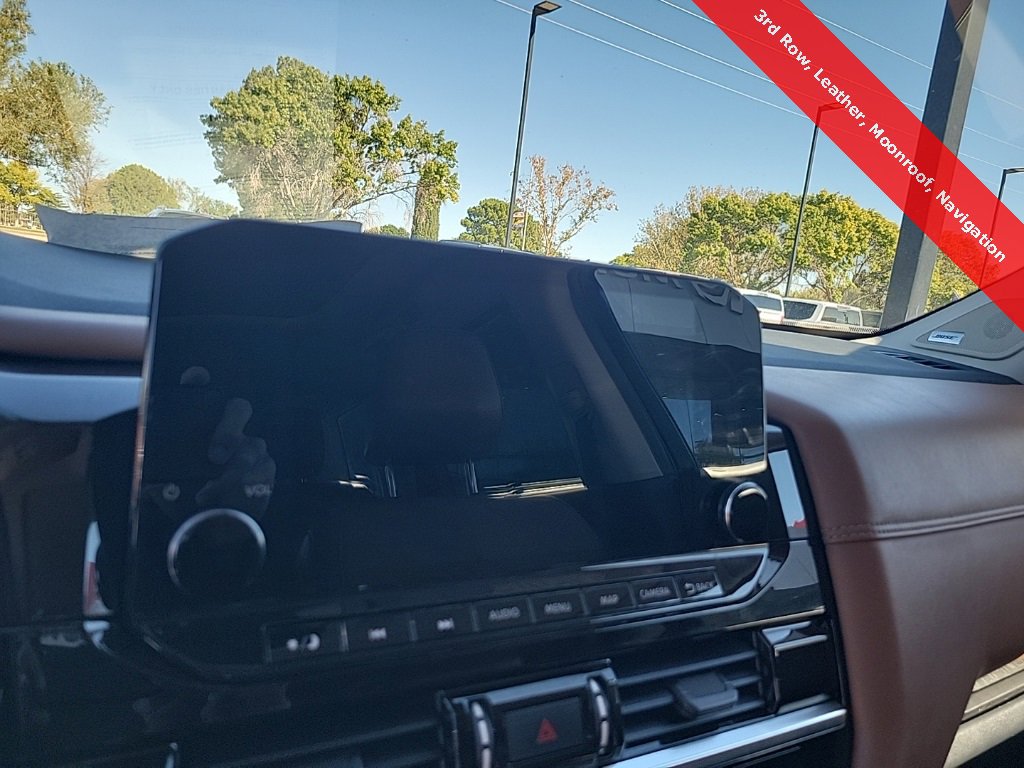 Used 2022 Nissan Pathfinder Platinum w/ Cargo Package image 26