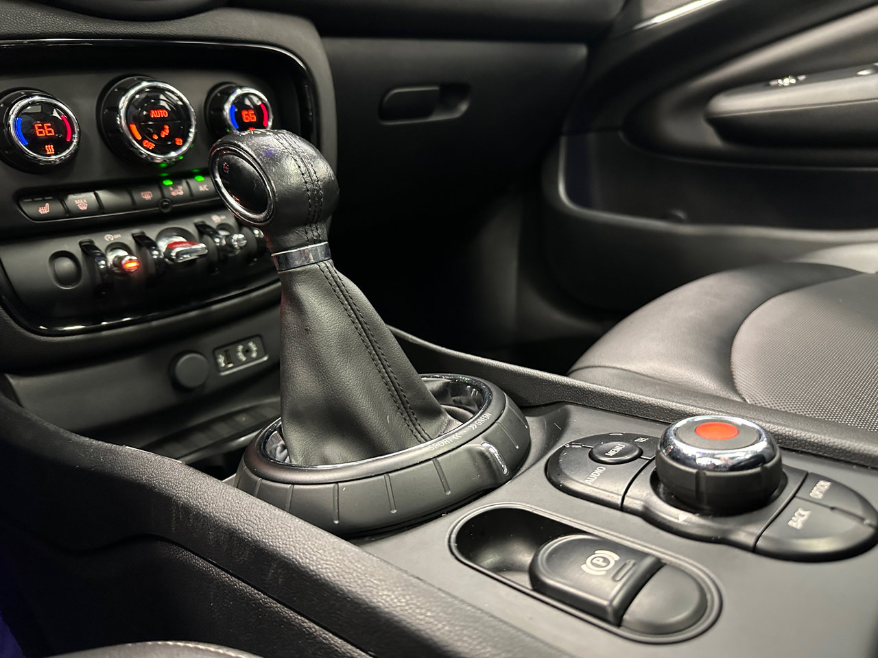 Used 2016 MINI Cooper Clubman image 38