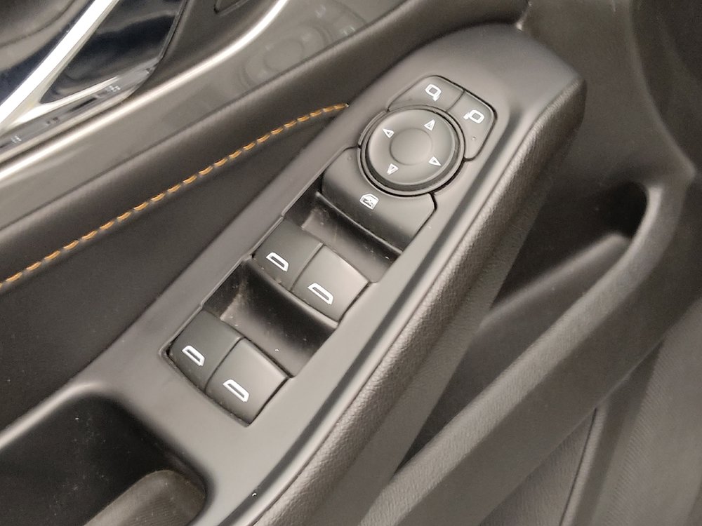 Used 2021 Chevrolet Traverse LS FWD image 27
