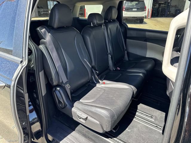 Used 2025 Kia Carnival image 13