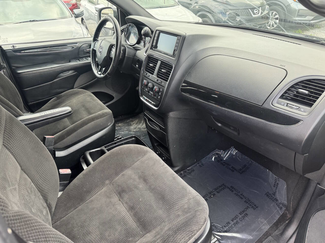 Used 2018 Dodge Grand Caravan SE FWD image 3