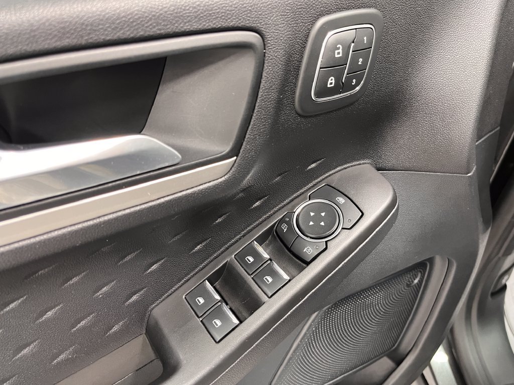 Used 2020 Ford Escape SEL AWD/4WD image 18