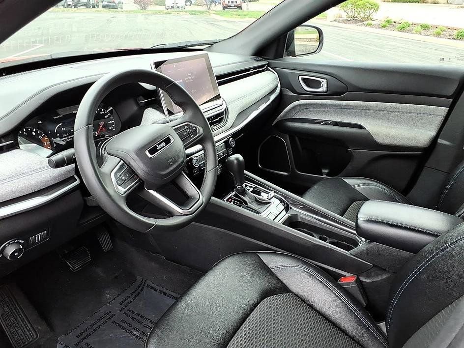 Used 2024 Jeep Compass Latitude AWD/4WD image 14