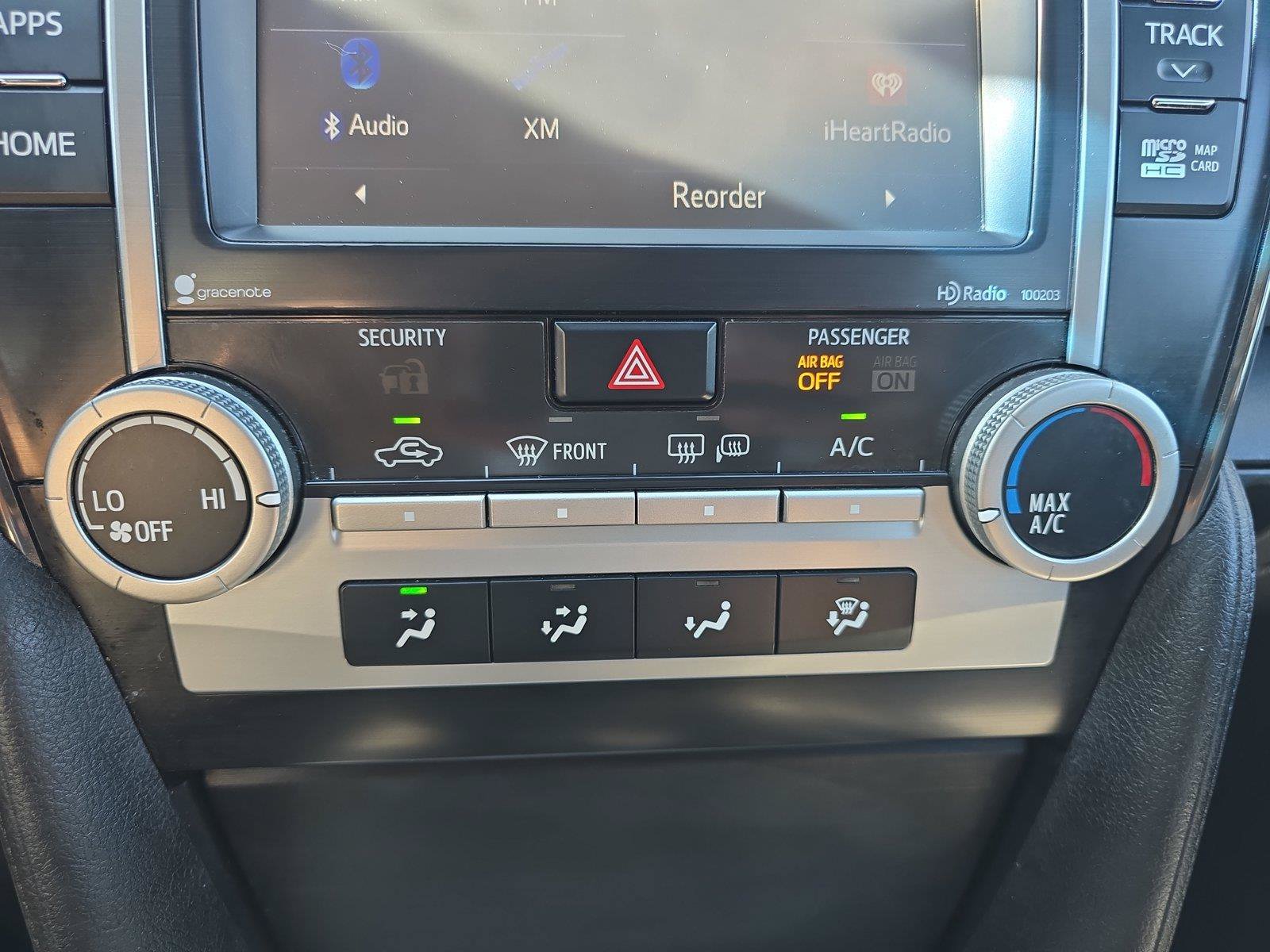 Used 2014 Toyota Camry SE FWD image 17