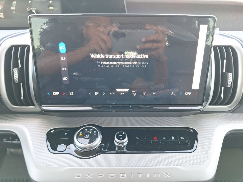 New 2025 Ford Expedition Active image 10