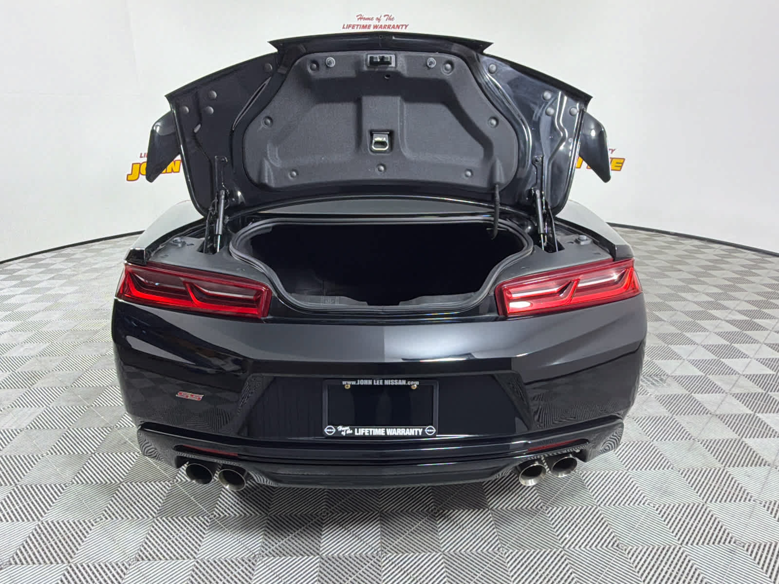 Used 2018 Chevrolet Camaro SS RWD image 5