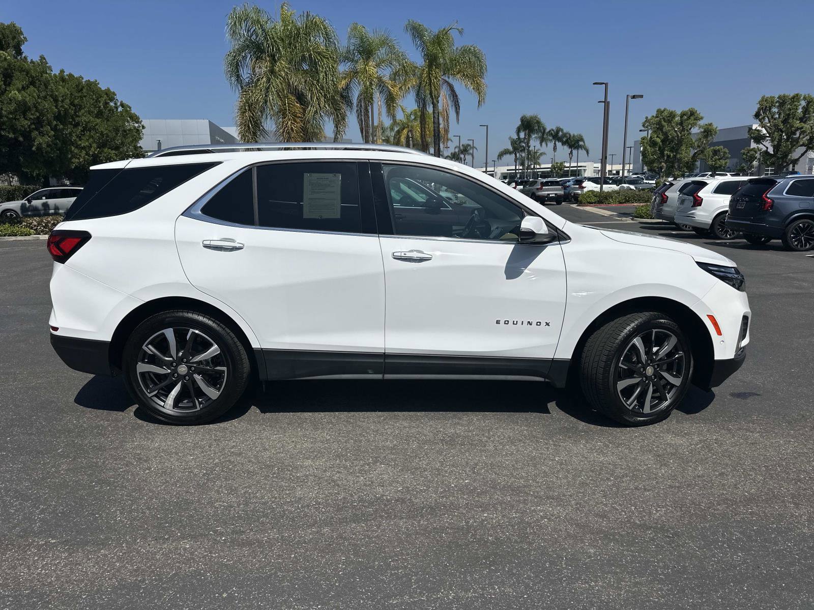 Used 2023 Chevrolet Equinox Premier image 3
