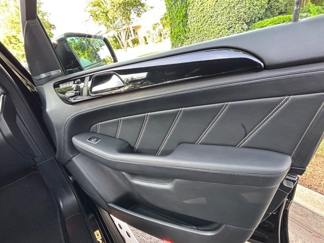 Used 2012 Mercedes-Benz ML 63 AMG 4MATIC w/ AMG Performance Pkg image 41