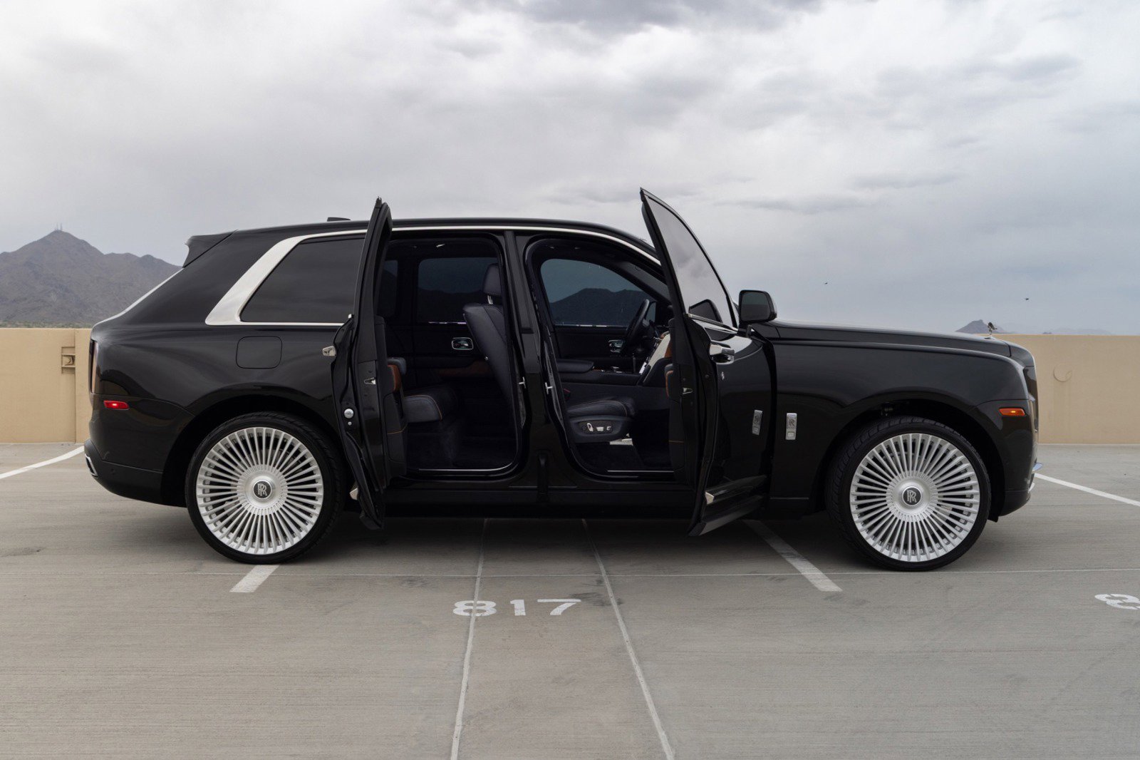 Used 2021 Rolls-Royce Cullinan image 21