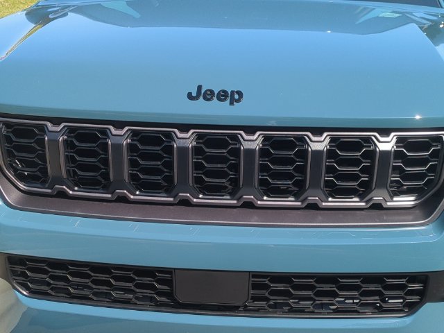 New 2026 Jeep Grand Cherokee Limited w/ Limited Altitude Package AWD/4WD image 24
