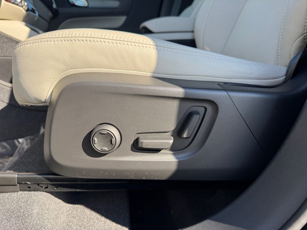 Certified 2024 Volvo XC40 B5 Plus w/ Protection Package Premier AWD/4WD image 29