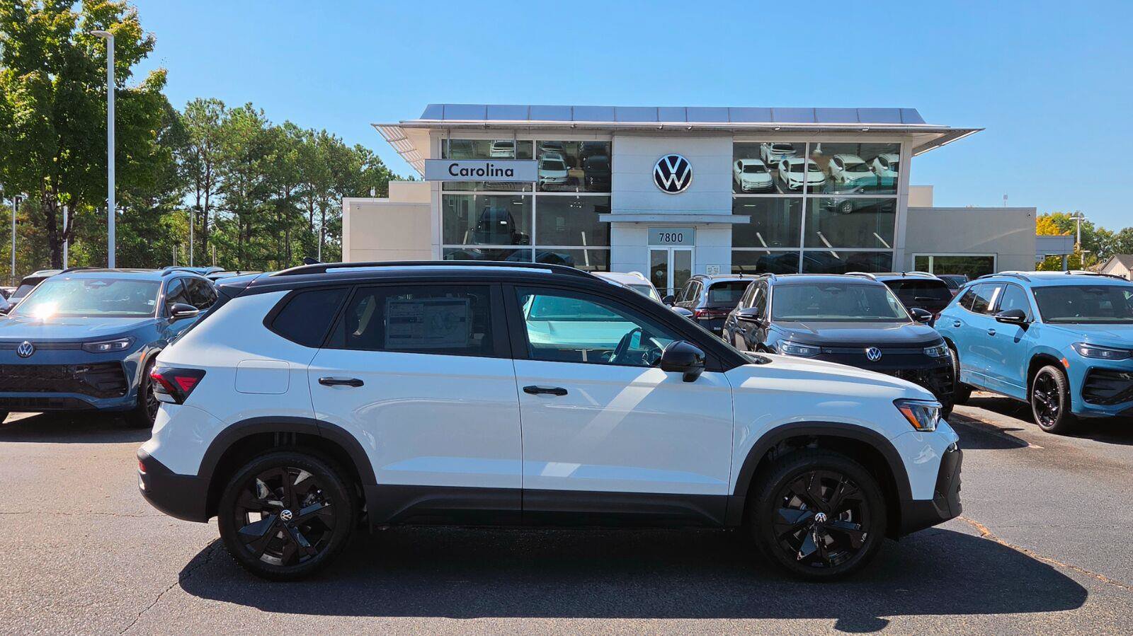 New 2027 Volkswagen Taos SE FWD image 5