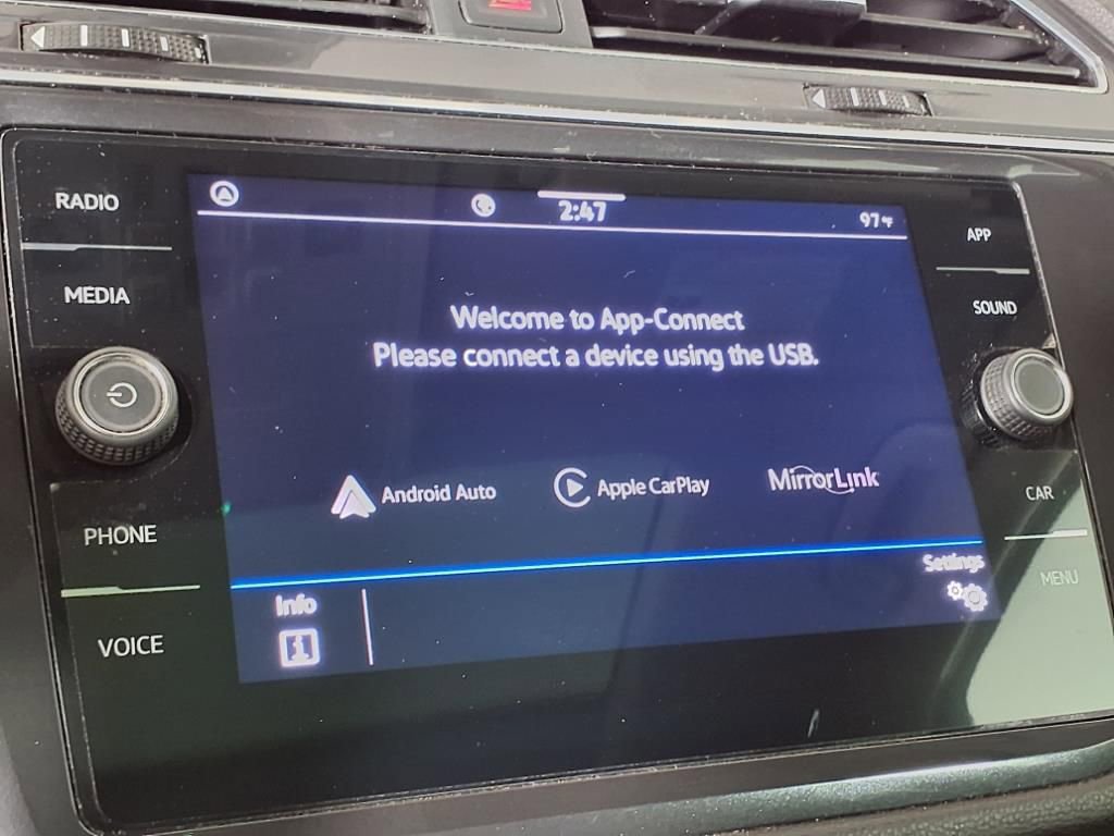 Used 2022 Volkswagen Tiguan SE image 23