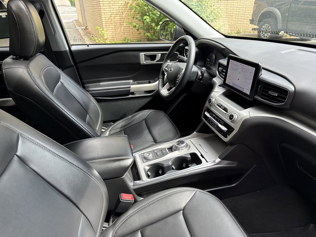 Used 2022 Ford Explorer XLT w/ Equipment Group 202A AWD/4WD image 29