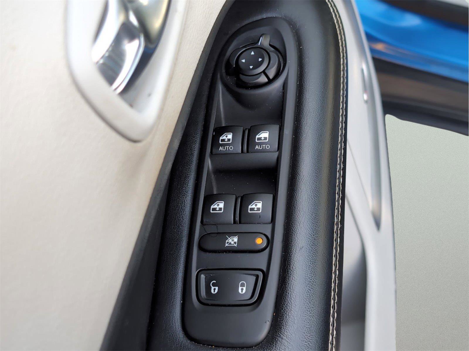 Used 2018 Jeep Compass Latitude w/ Popular Equipment Group image 18