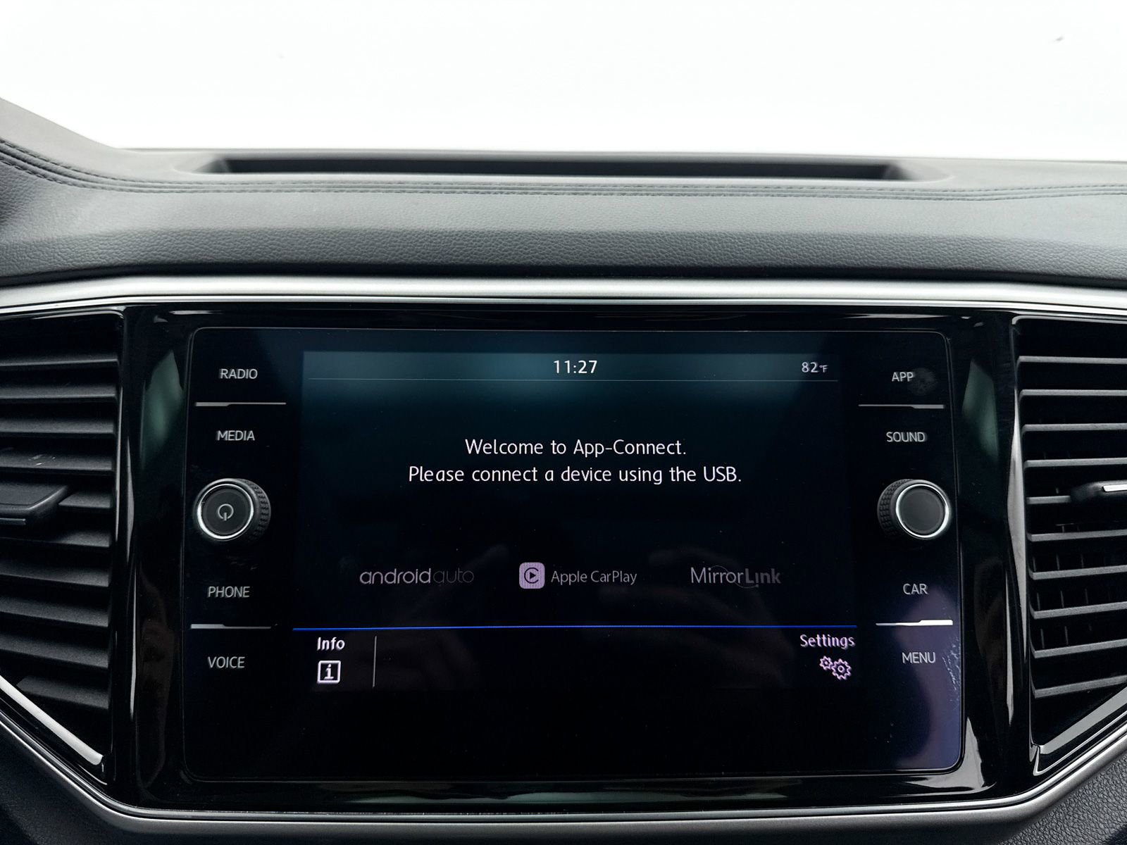 Used 2018 Volkswagen Atlas SEL FWD image 23
