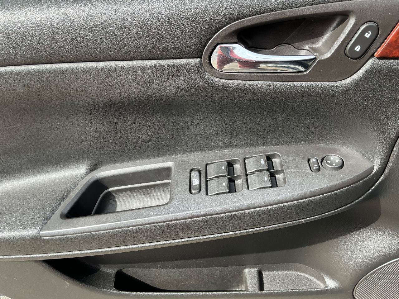 Used 2009 Chevrolet Impala LT FWD image 13