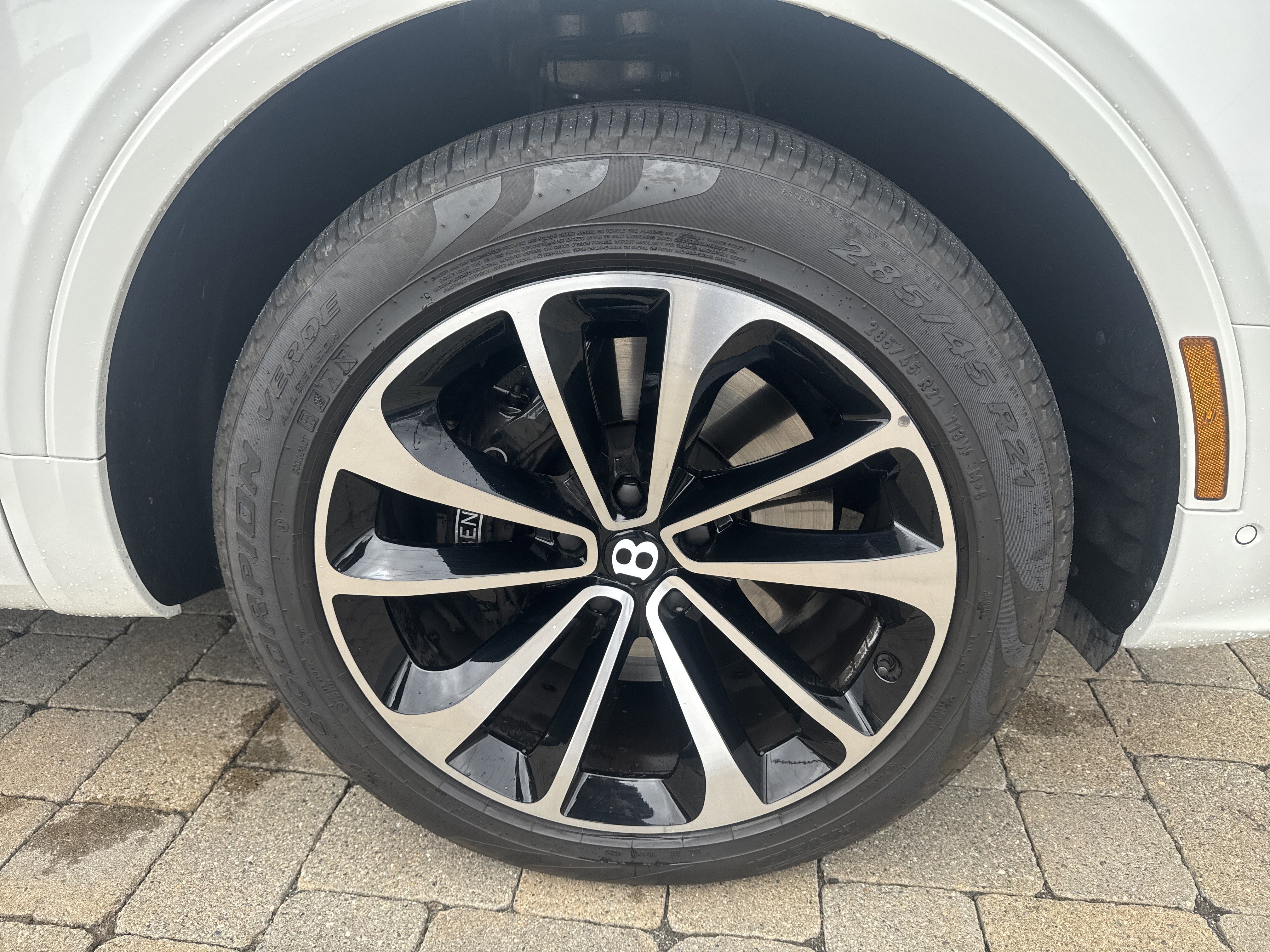 Used 2024 Bentley Bentayga Extended Wheelbase image 31