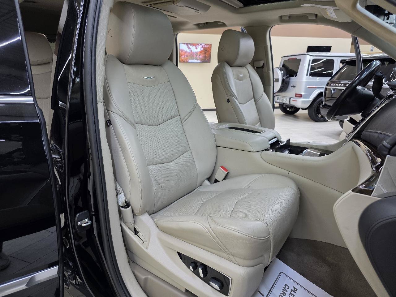 Used 2018 Cadillac Escalade Premium Luxury AWD/4WD image 21
