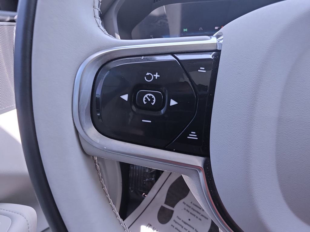 Used 2023 Volvo XC60 B5 Plus w/ Protection Package Premier FWD image 19