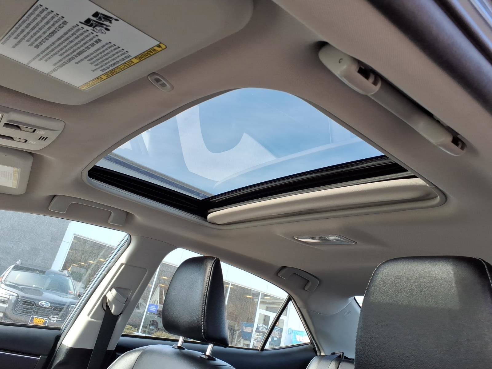 Used 2018 Toyota Corolla XLE image 8