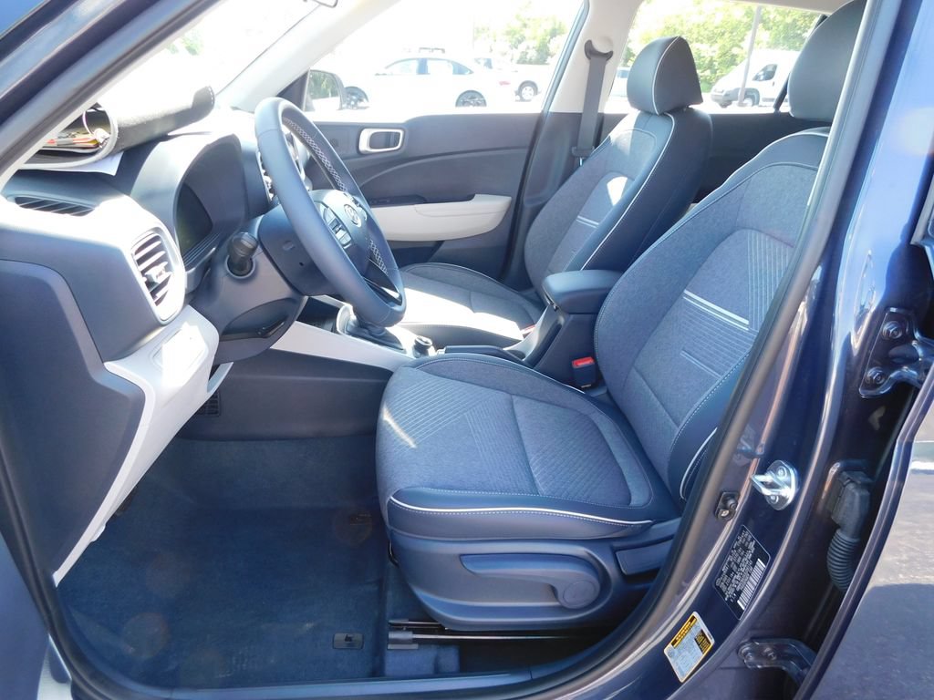 Used 2025 Hyundai Venue Limited FWD image 12