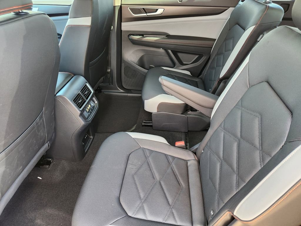 New 2026 Volkswagen Atlas Peak Edition image 17
