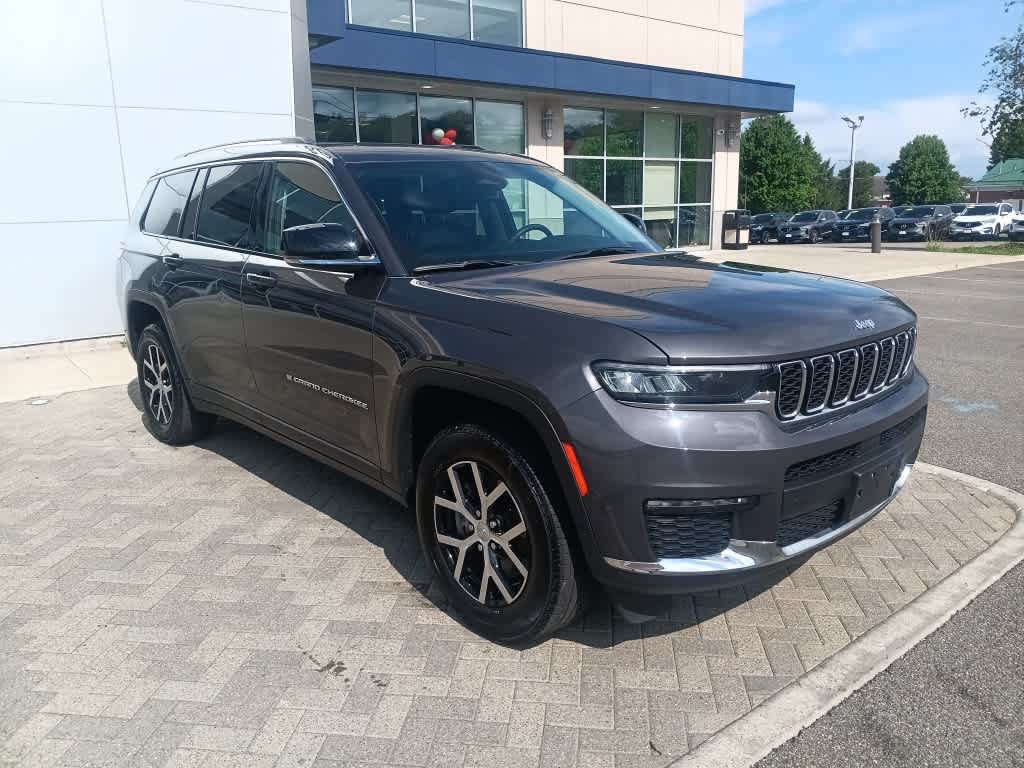 Used 2023 Jeep Grand Cherokee L Limited AWD/4WD image 8
