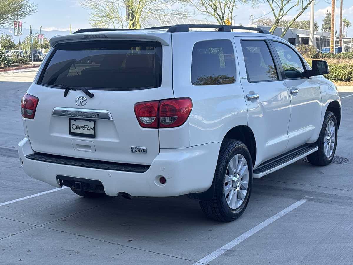Used 2015 Toyota Sequoia Platinum RWD image 3