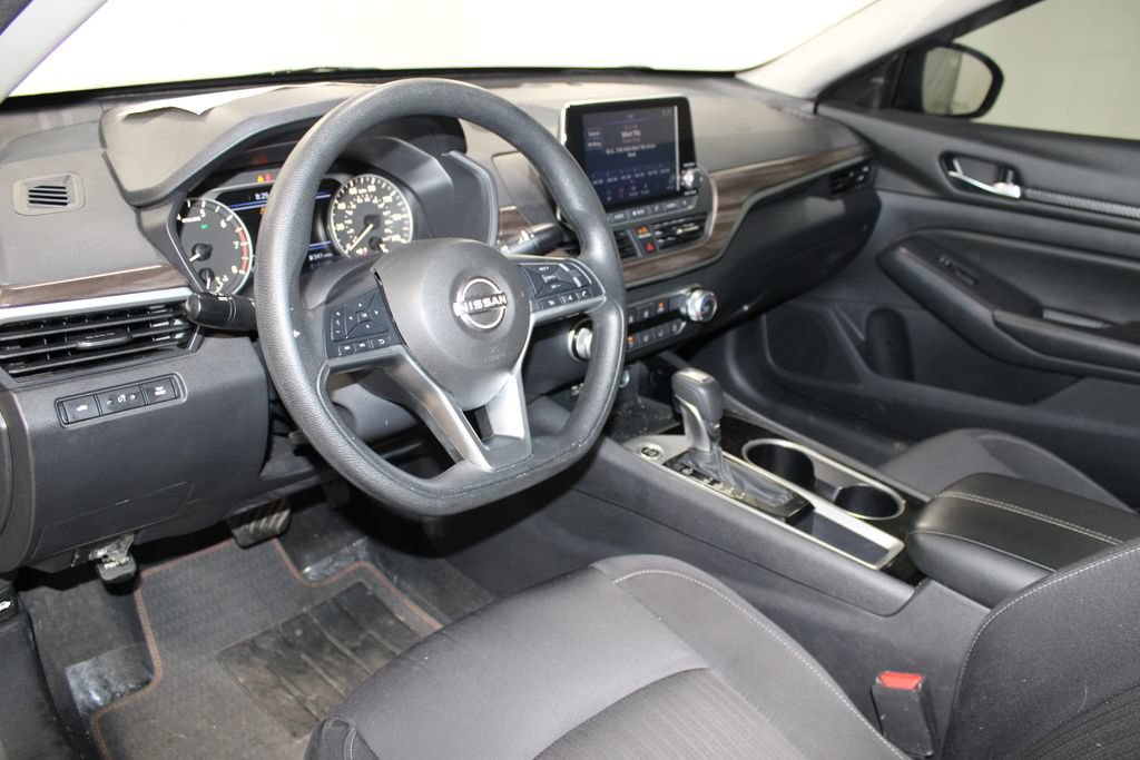 Used 2024 Nissan Altima 2.5 SV FWD image 17