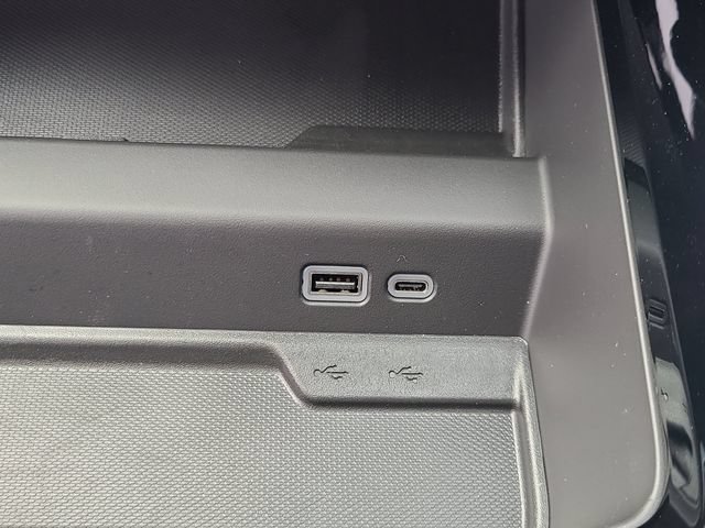 New 2026 Chevrolet Suburban LT w/ Comfort Package RWD image 33