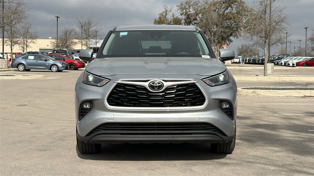 Used 2024 Toyota Highlander LE image 2