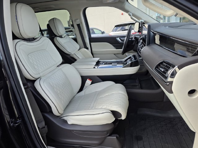 Used 2023 Lincoln Navigator Black Label AWD/4WD image 34