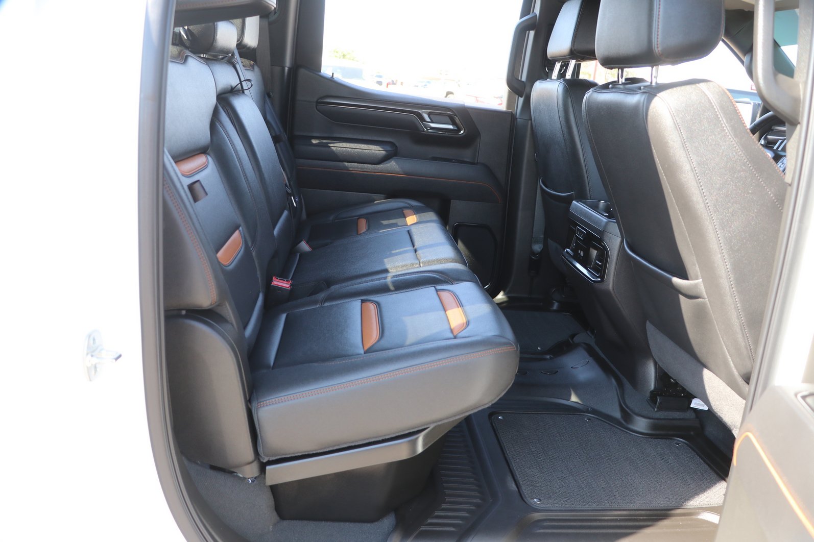 Used 2025 GMC Sierra 1500 AT4 w/ AT4 Premium Package AWD/4WD image 30
