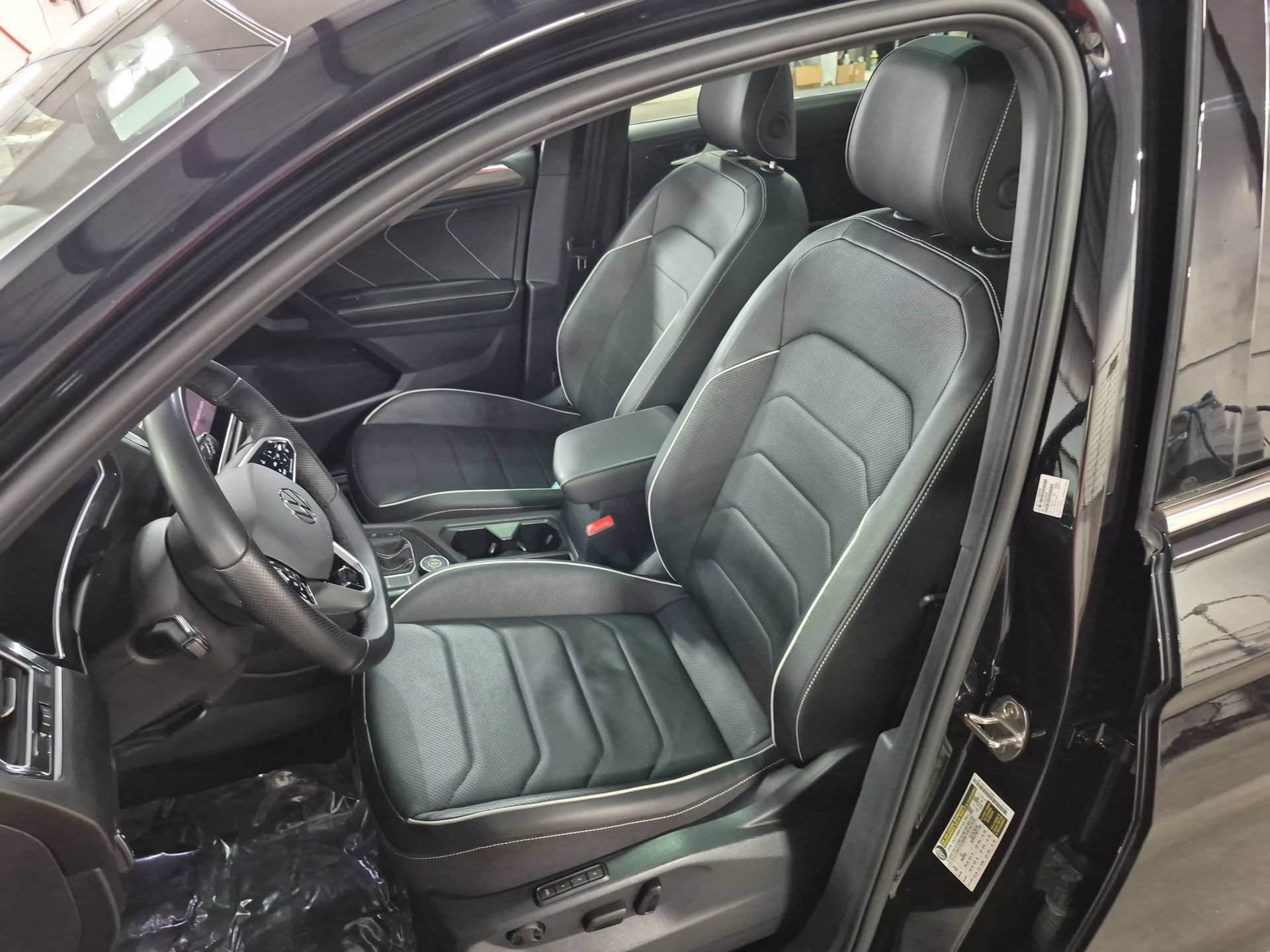 Used 2024 Volkswagen Tiguan SEL R-Line AWD/4WD image 21