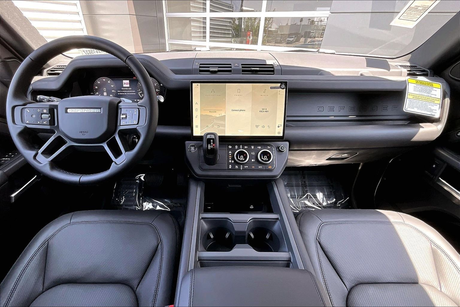 New 2026 Land Rover Defender 130 X-Dynamic SE AWD/4WD image 5