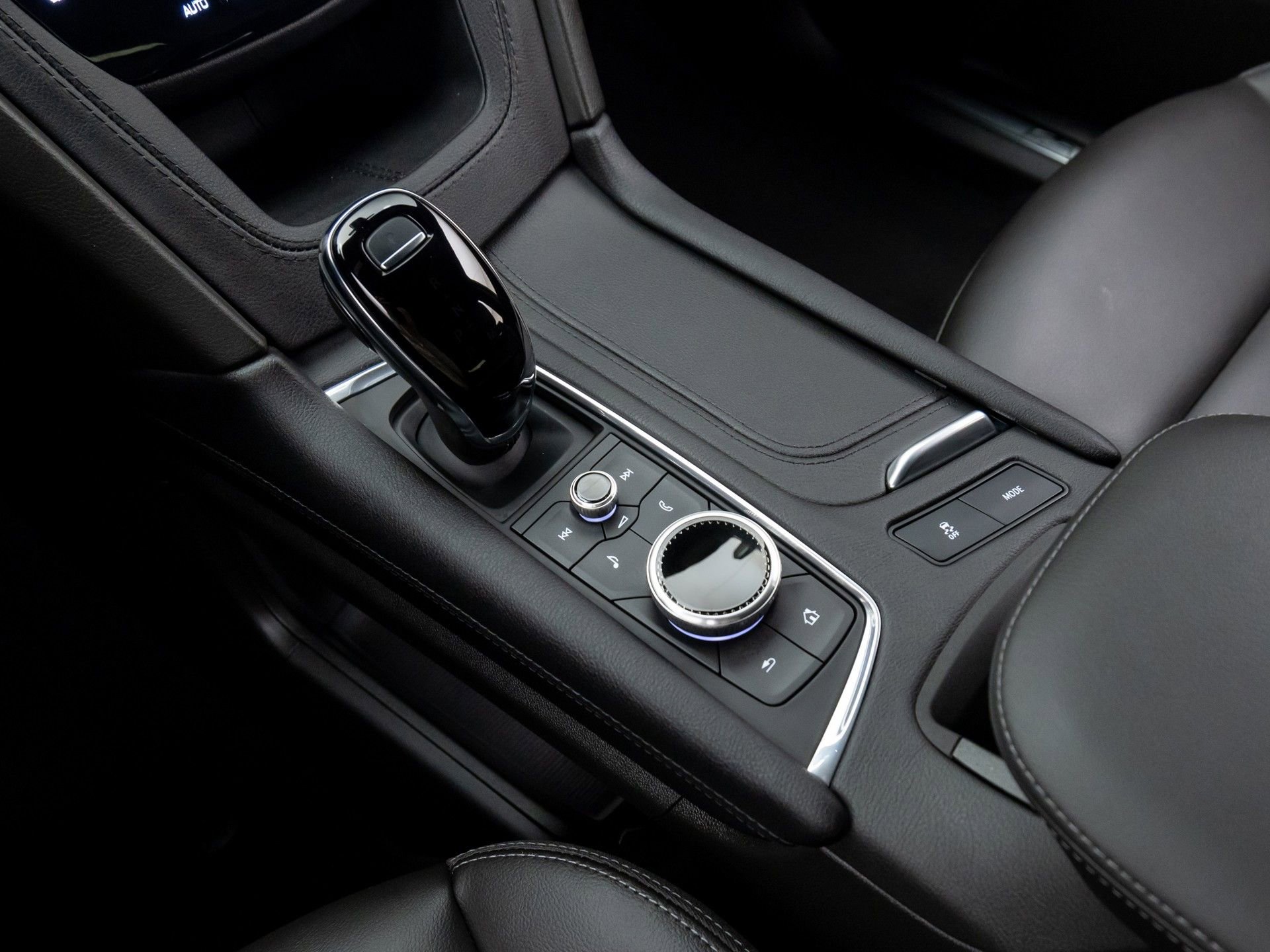 New 2026 Cadillac XT5 Luxury image 13