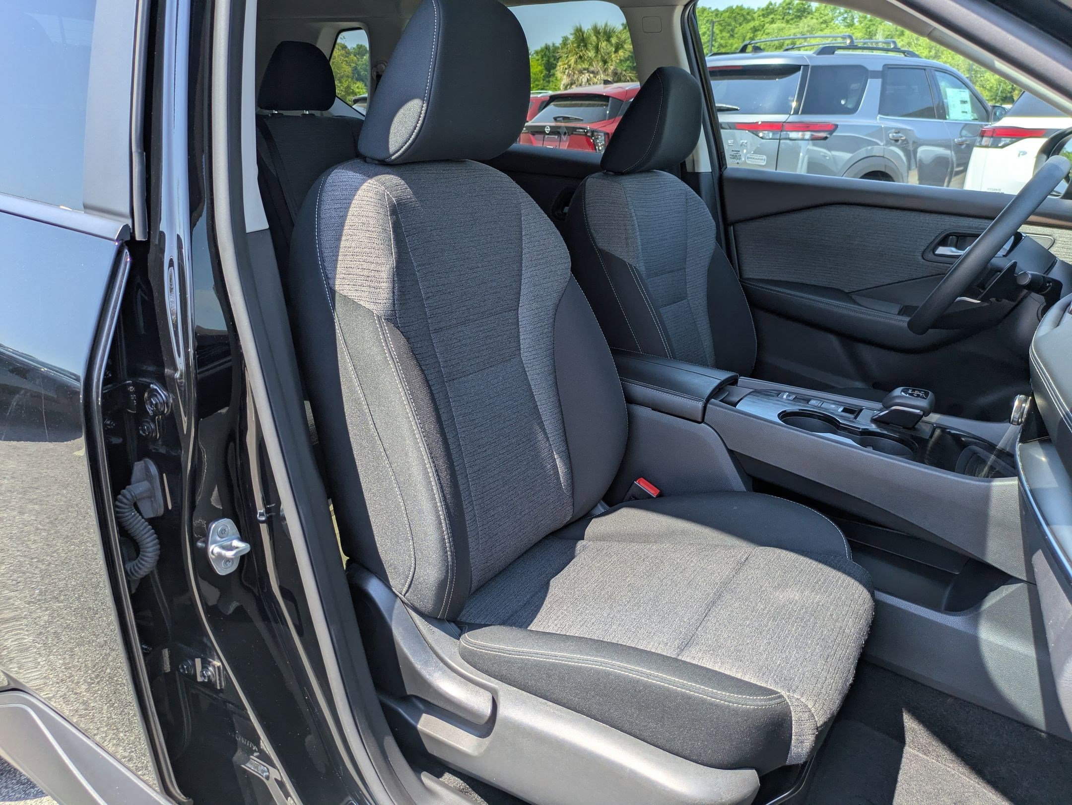 Certified 2023 Nissan Rogue SV FWD image 34