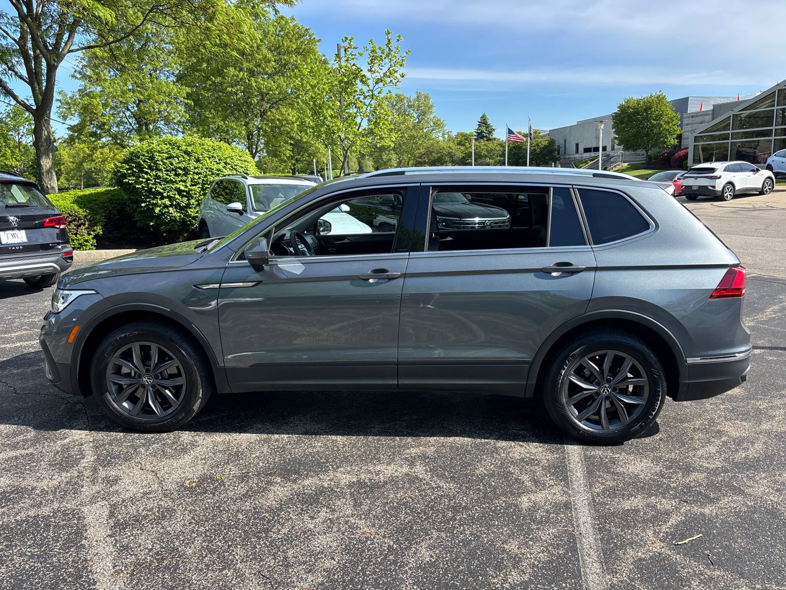 Certified 2024 Volkswagen Tiguan SE AWD/4WD image 8