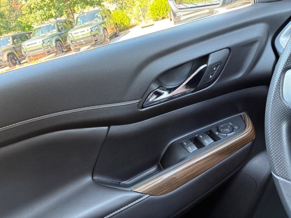 Used 2023 GMC Acadia SLE FWD image 32
