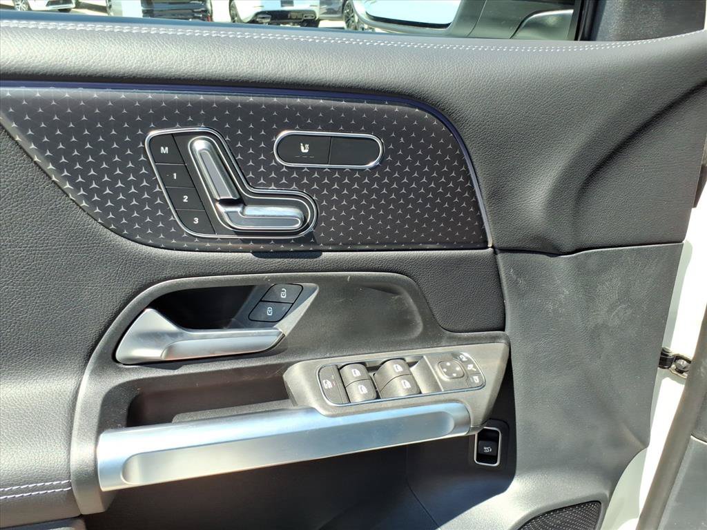 Used 2026 Mercedes-Benz GLB 250 4MATIC image 13