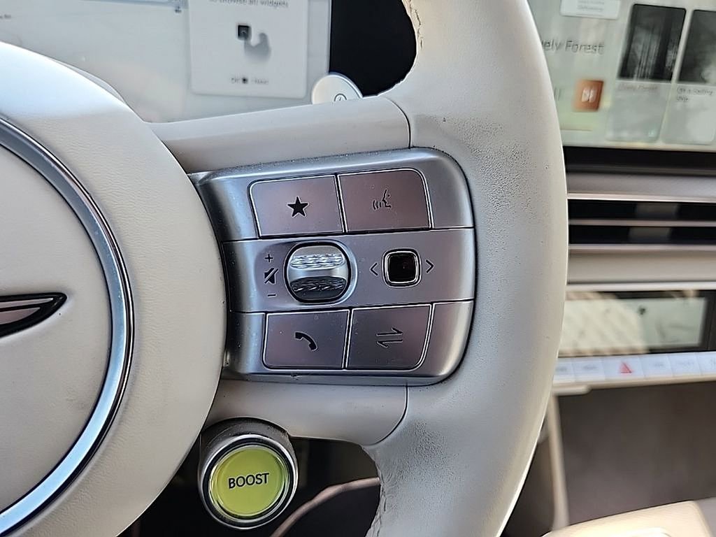 Used 2023 Genesis GV60 Performance image 9