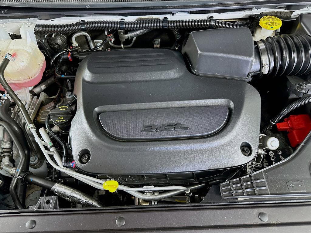 Used 2025 Chrysler Pacifica Select FWD image 38