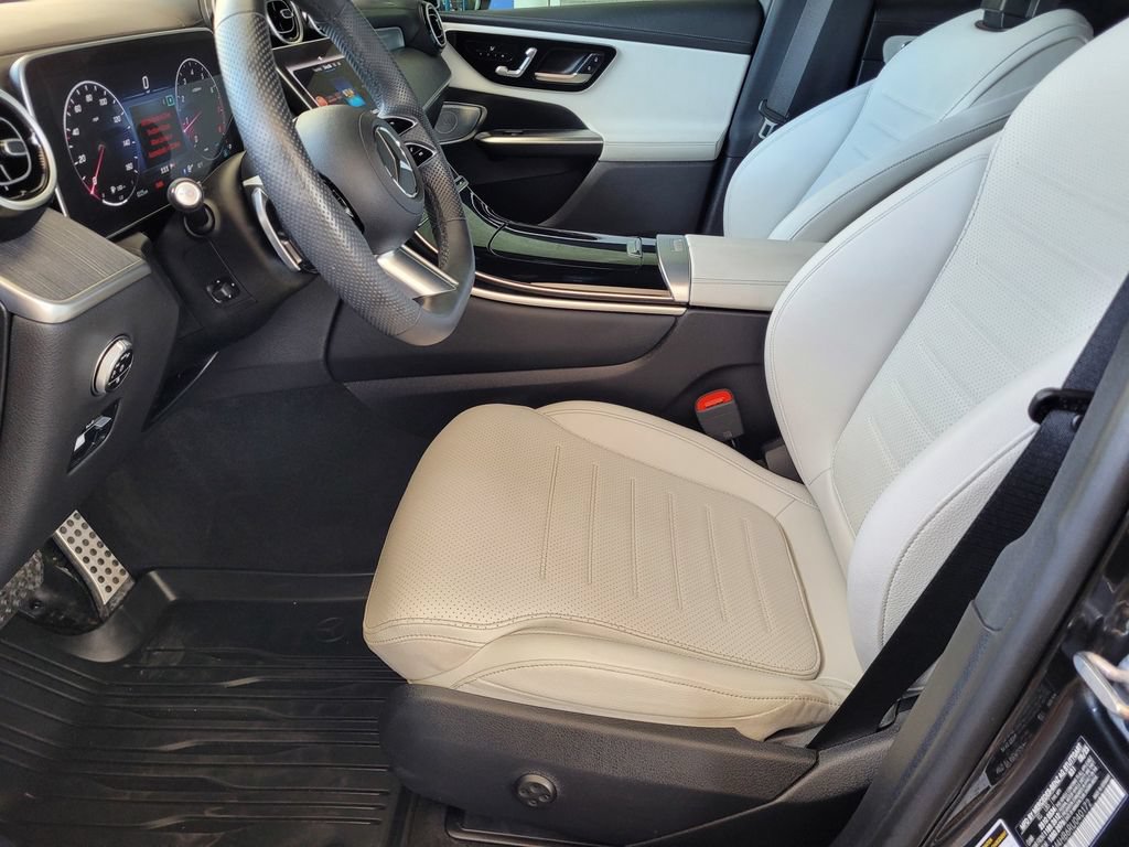 Used 2024 Mercedes-Benz GLC 300 4MATIC image 12