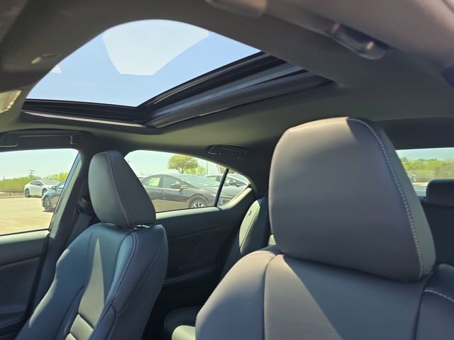 Used 2025 Lexus IS 500 image 29